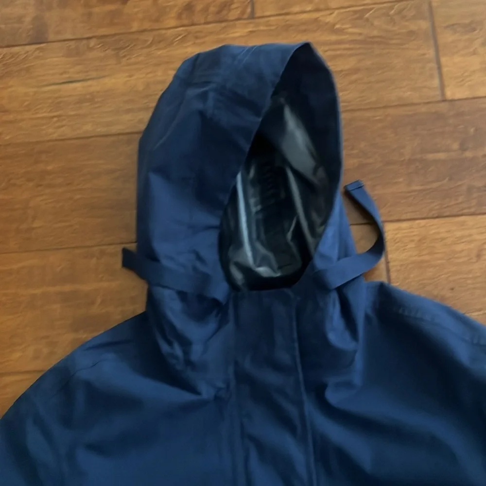 NWOT Madewell Waterproof Raincloud
Raincoat Navy Size S - Picture 9 of 16